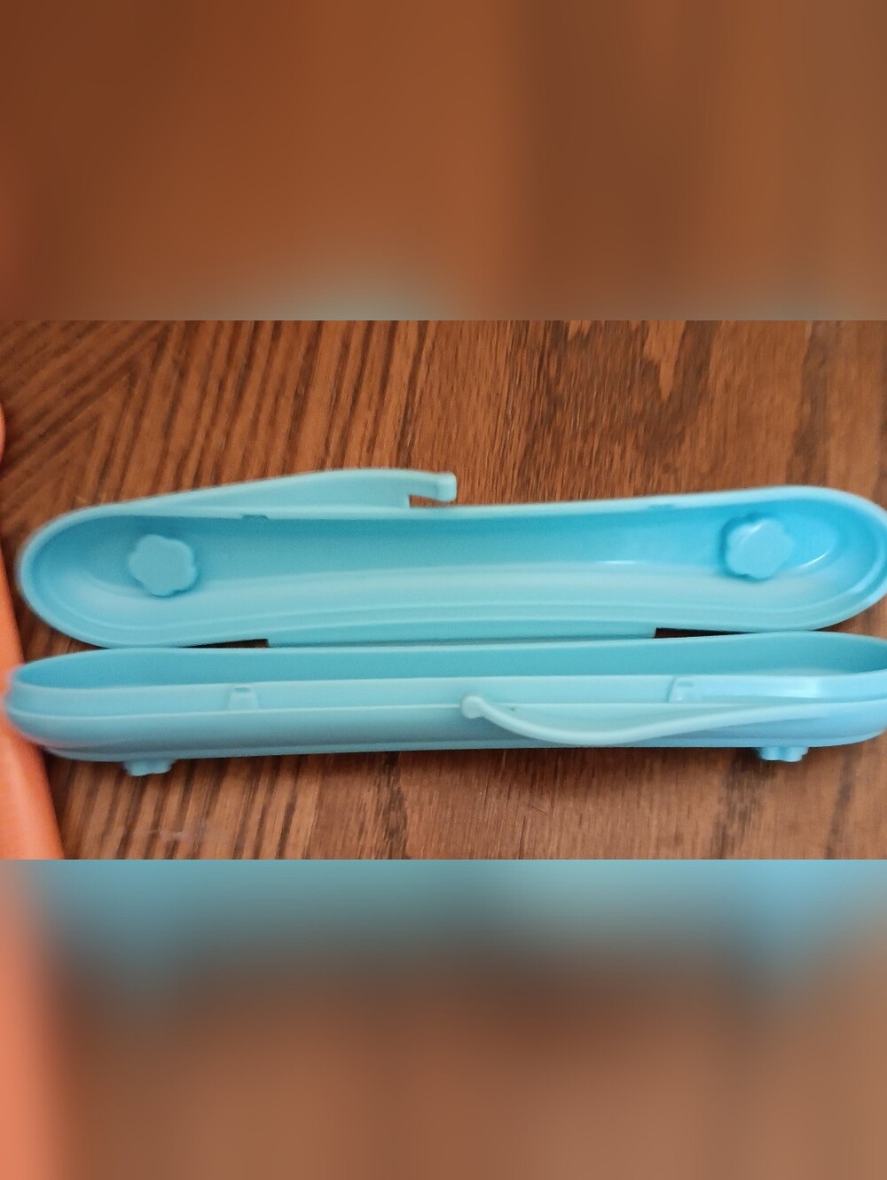 Tupper Kids Plate Set/4 & Spoon In Case - Picture 7 of 8
